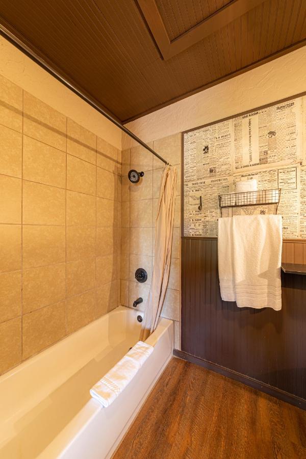 -Pet Friendly- Miners Cabin #6 - King Bed With Private Balcony Tombstone Exterior foto
