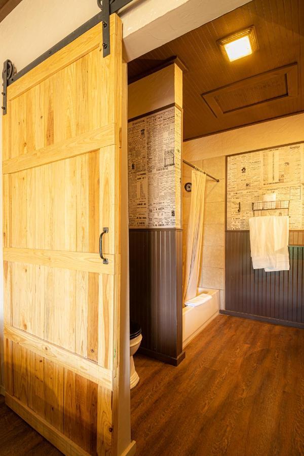 -Pet Friendly- Miners Cabin #6 - King Bed With Private Balcony Tombstone Exterior foto